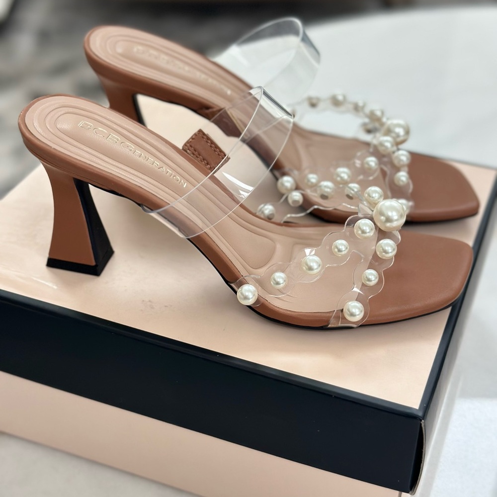 BCBGENERATION Rainy Clear Strap Slide Sandal In Coffee,clear w/pearls size 6.5
